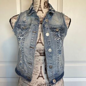 WALLFLOWER®️ FACTORY DISTRESSED JEAN VEST